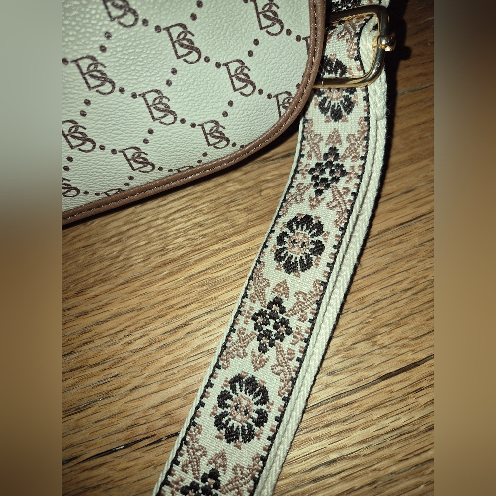 Bostanten Hobo Crossbody Bag - Picture 4 of 7